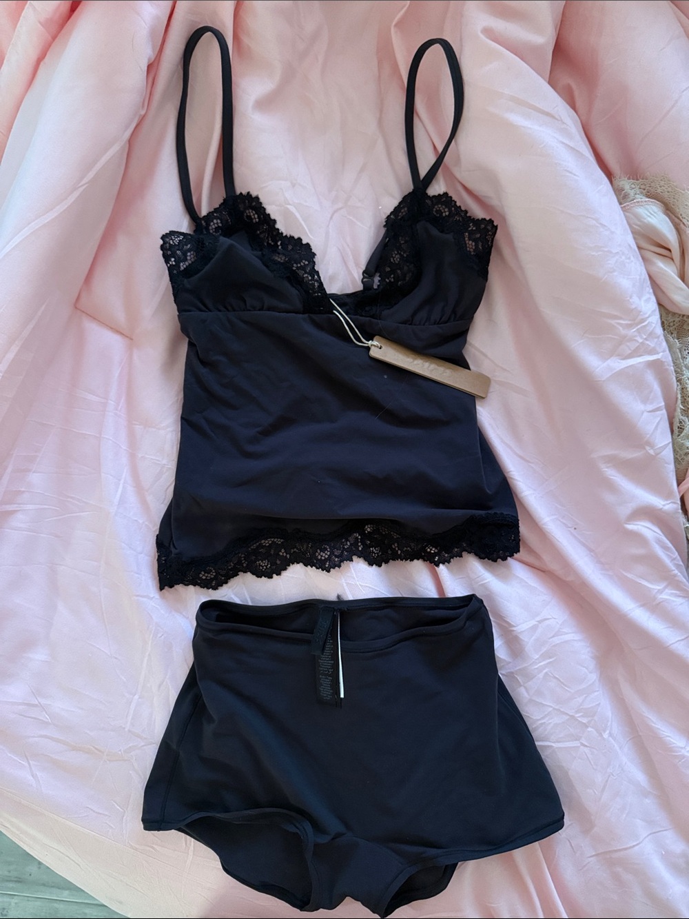 SKIMS fits everybody lace cami and shorts - Picture 1 of 1